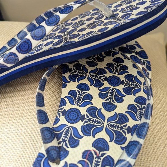 Vera Bradley Women's Flip Flops - Picture 2 of 4